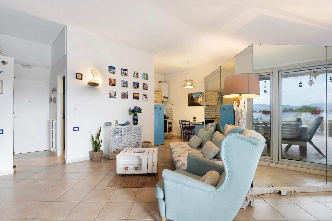 Attico Con Terrazza A Viareggio Apartment ภายนอก รูปภาพ